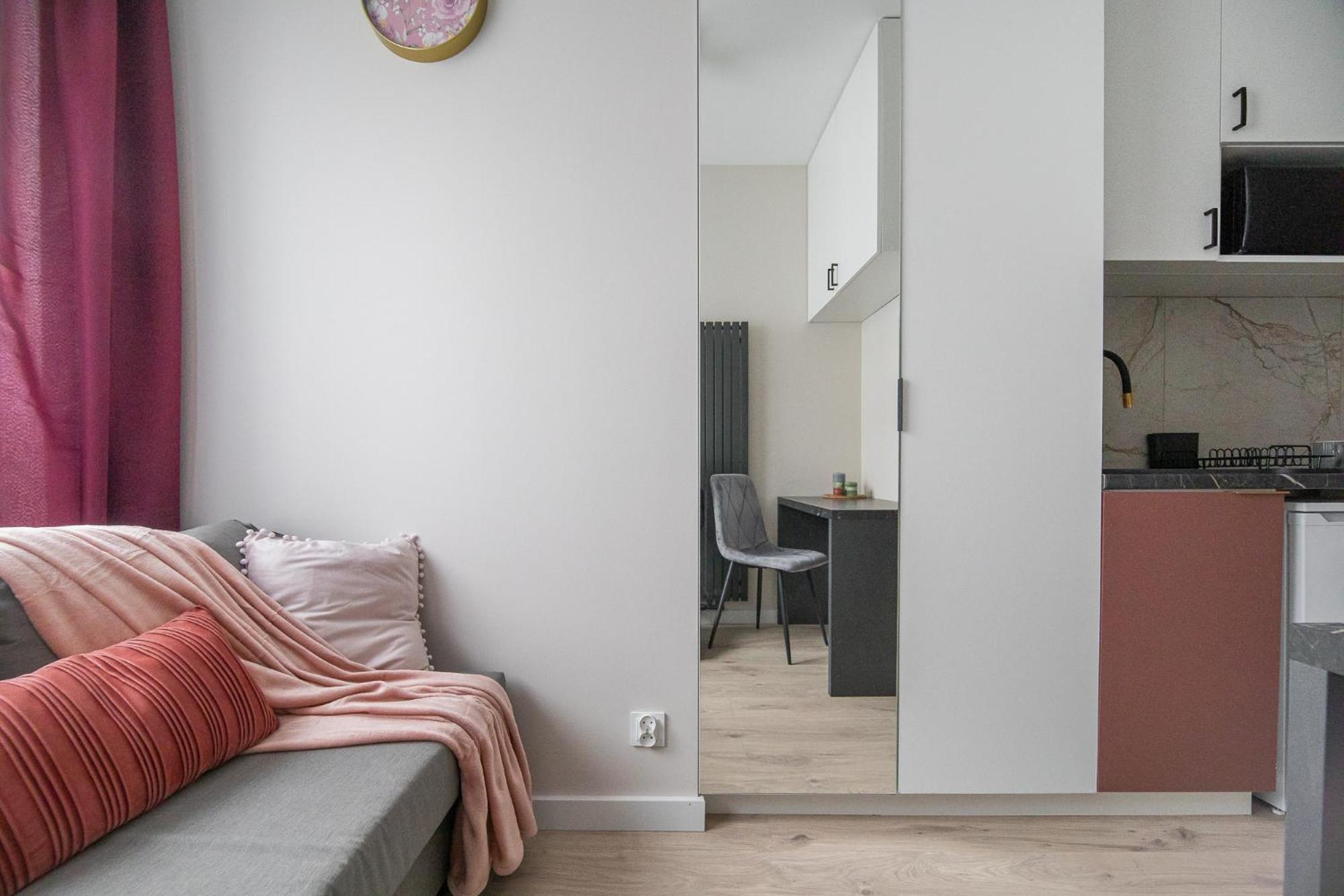 Ministudios Ursus Warszawa Eksteriør billede